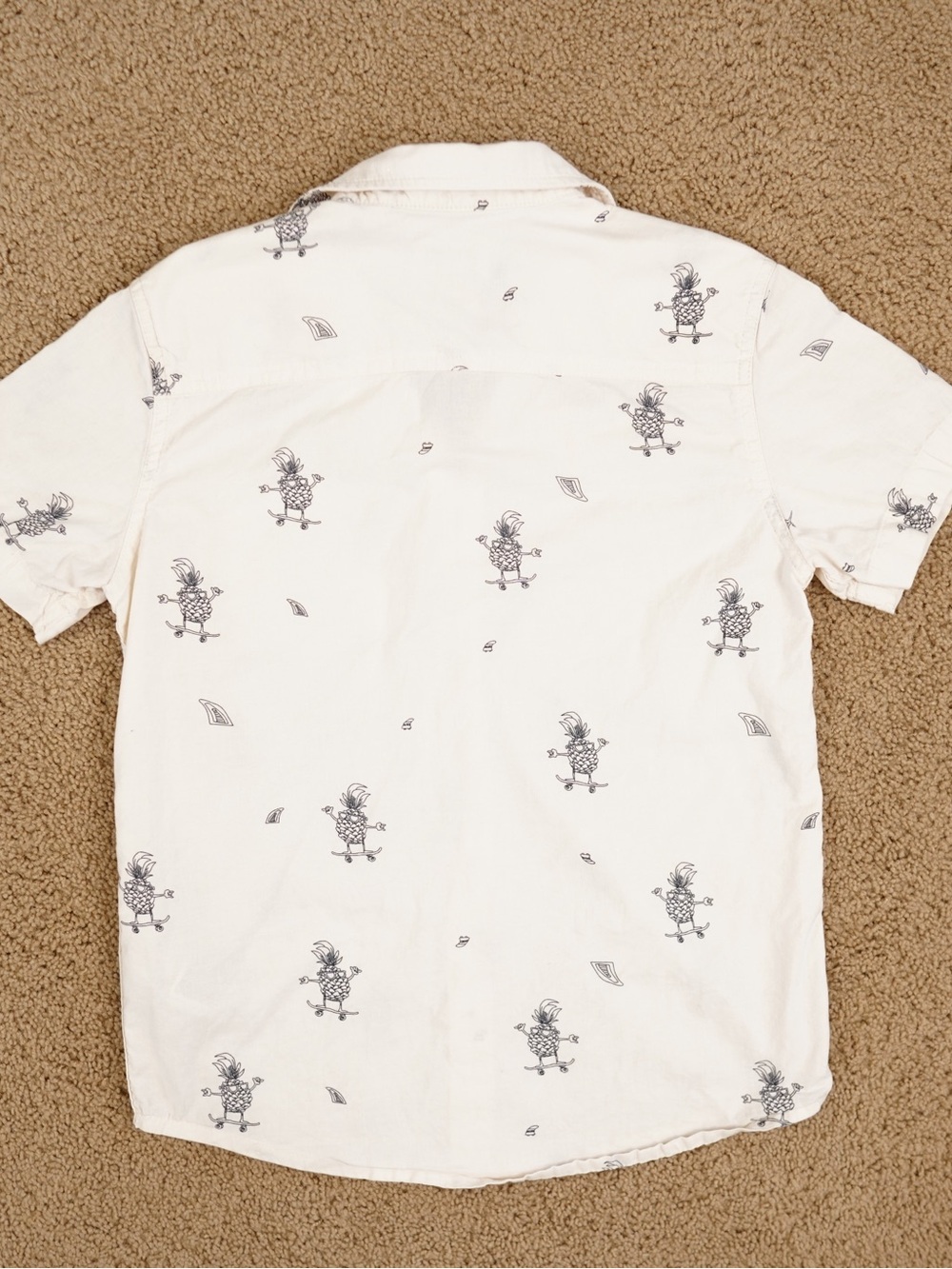 Quiksilver White Short-Sleeve Button-Up Shirt with Surf Print - Picture 7 of 8
